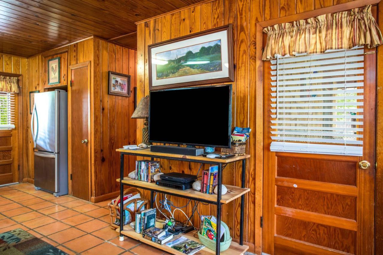 River Ridge Bandera Cabin Exterior photo
