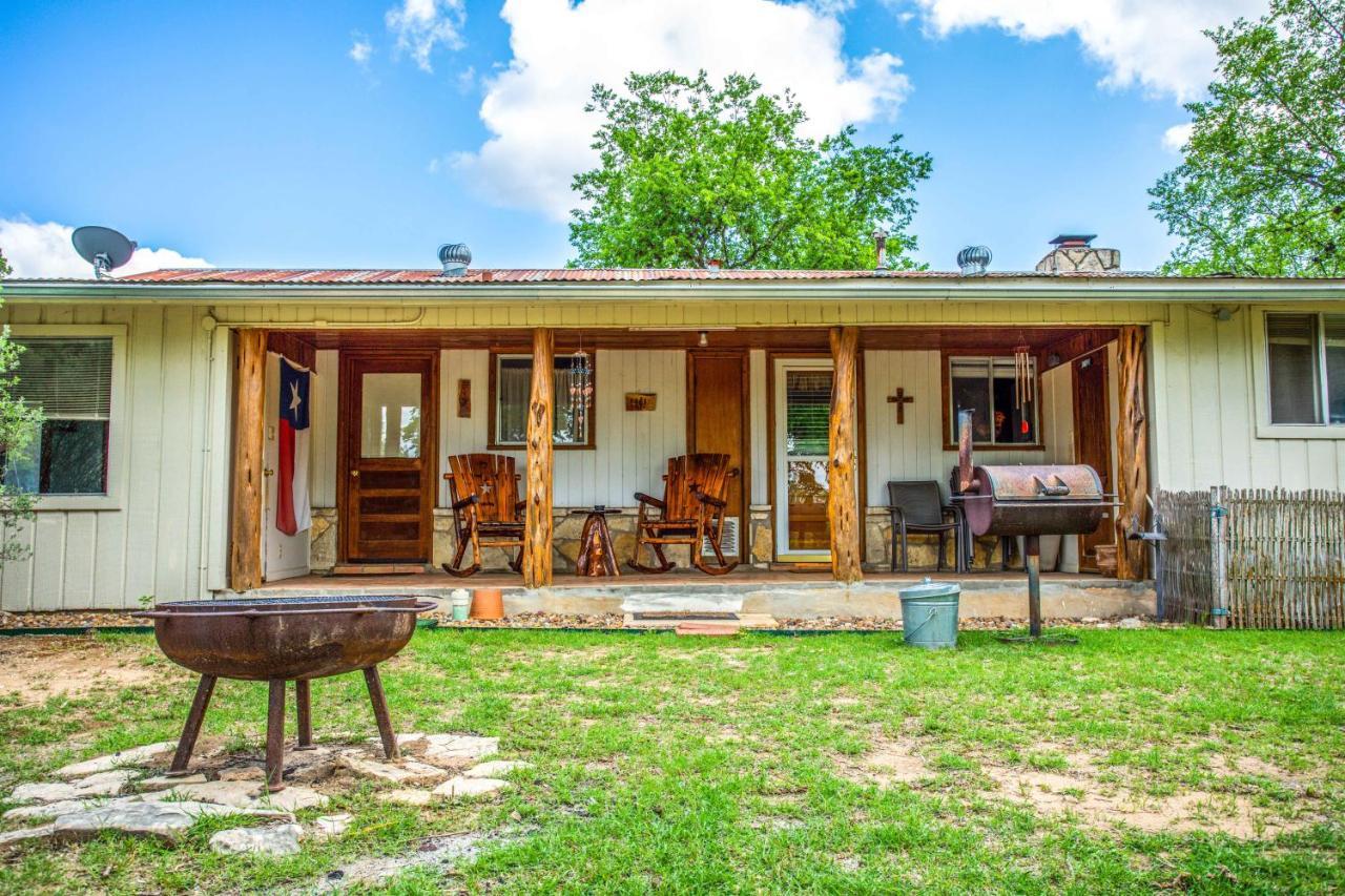 River Ridge Bandera Cabin Exterior photo